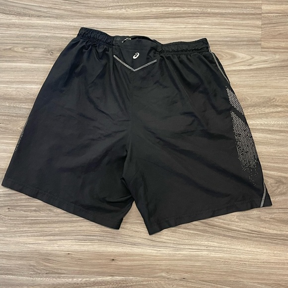 [SOLD] ASICS running shorts - Picture 3 of 4